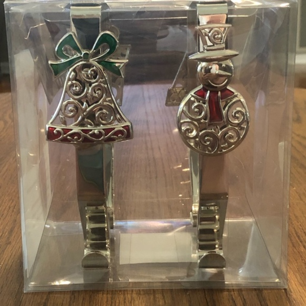 NIB HOBBY LOBBY SET OF 4 METAL HOLIDAY THEMED STOCKING HOLDERS